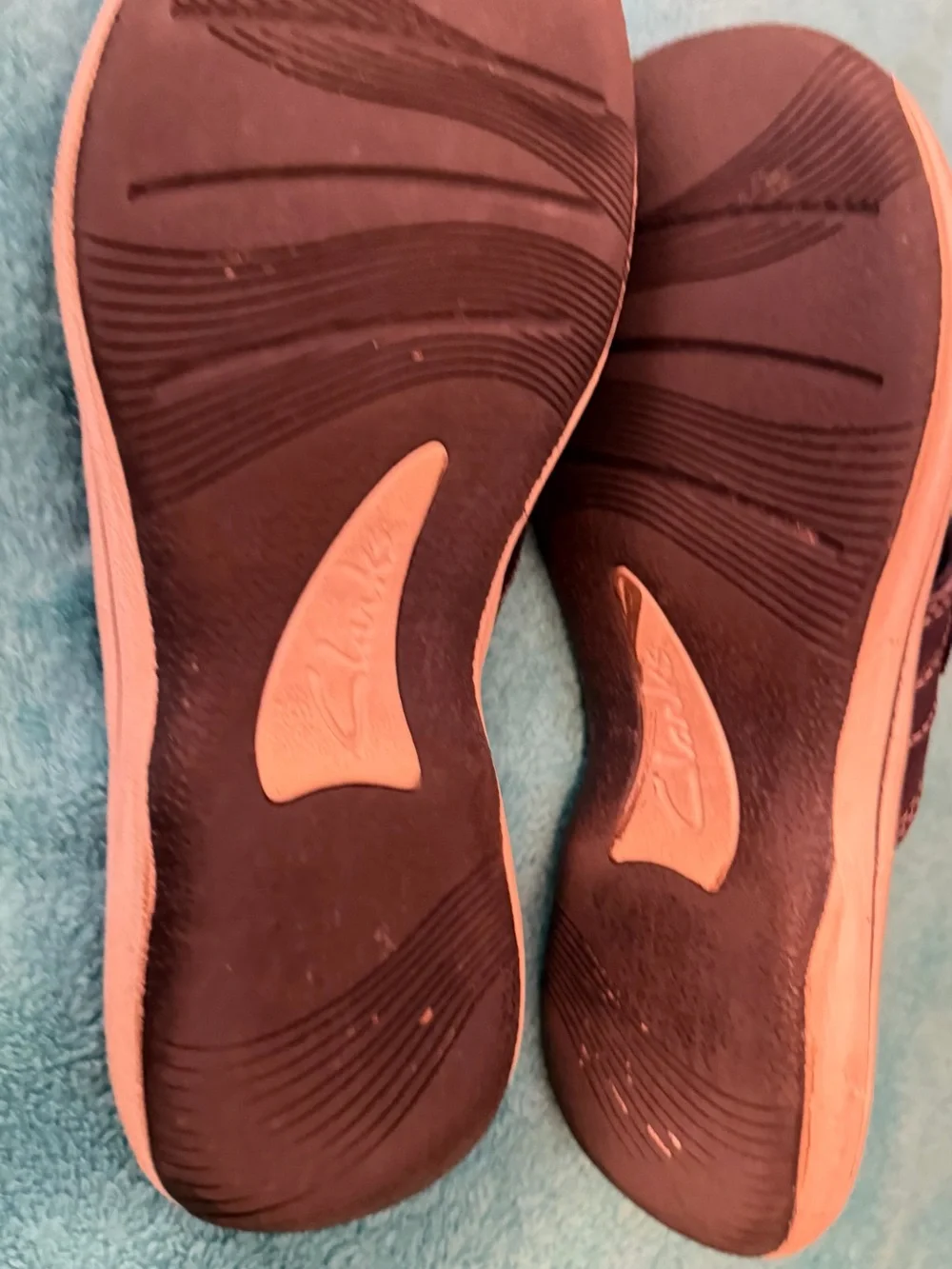 Collection B Navy and Tan Women's Slide Sandals
